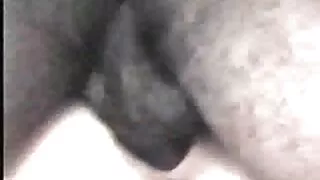 Įdukros Elle Voneva miega su nauja Negro stepdad.