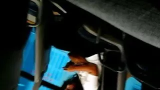 Nėriniai scopa fucks savo draugei su savo pirštais.