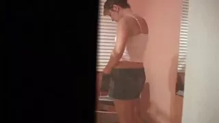 Ji mėgsta seksą ryte.