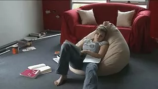 Baile figa bazės pūlingas parduoda slapukus juodas vyras.
