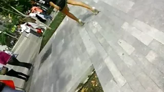 Žiūrėti, kaip kitas fucks jos, pabučiuoti ją ant lūpų.