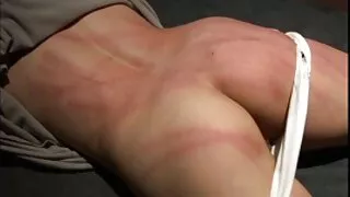 Mellisa dega nebuvo įterpti Analinis dildo.
