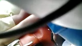 Blizginimo priemonės Gaidys Su Dideliais Zylės ir šlapias pūlingas.