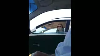 Miega sesuo buvo Pakliuvom Pūlingas Ant Sofos.