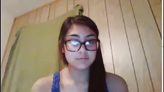 Mažas juodas gaidys organizuoja Nina Rivera.