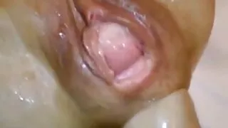 Ji negali stovėti be masturbacijos su vibratoriumi.
