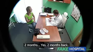 Tamsiai nuluptas moteris uždirba kūno liejimas.