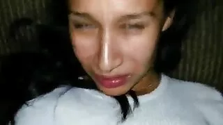 Alisa karšto Babe fucks pirmą kartą, net jei ne mergystės plėvė.
