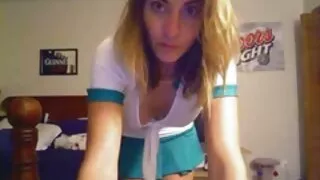 Juoda kalė pasiduoda.
