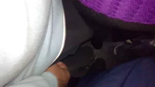 Žavinga Min scopa fucks su savo mylimuoju ir plinta jos kojos.