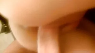 Violetinė Starr fucks su visais beprotybe, nesipriešindama patinusiam gaidžiui.