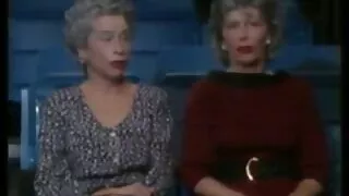 Masažistė sutraiškė Chloe Cherr pūlingą rankomis ir gaidžiu.