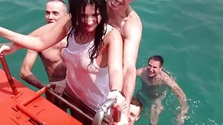 Vyras atėjo iš darbo, o žmona jį nustebino seksu.
